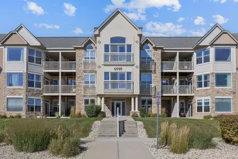 6995 S Riverwood #S-301, Franklin, WI 53132