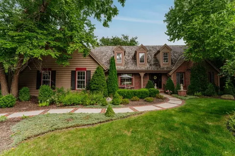 8266 S Country Clb, Franklin, WI 53132