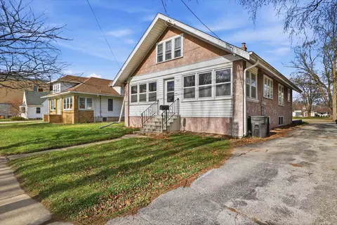 514 E Main, Waterford, WI 53185