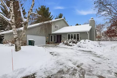 1325 Stirling, West Bend, WI 53095