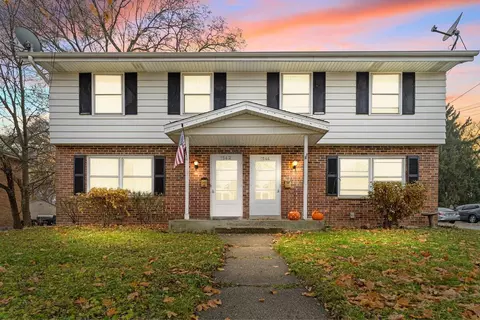 1542 Whiterock #1544, Waukesha, WI 53186