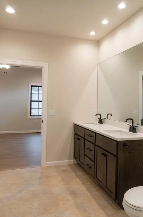 Bath - 621 Johnson, Onalaska, WI 54650 photo 3 of 5