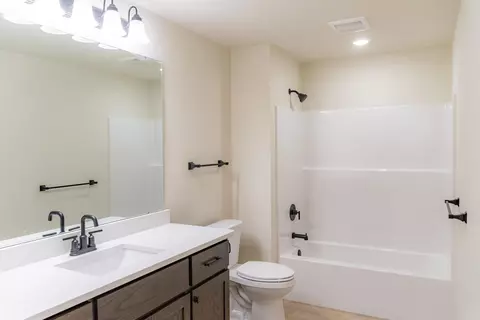 Bath - 621 Johnson, Onalaska, WI 54650 photo 5 of 5
