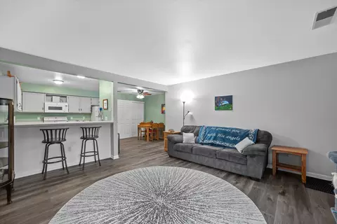 4835 Easy #9, Hartland, WI 53029