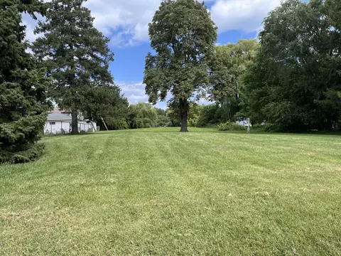 3814 S Kinnickinnic, Saint Francis, WI 53235