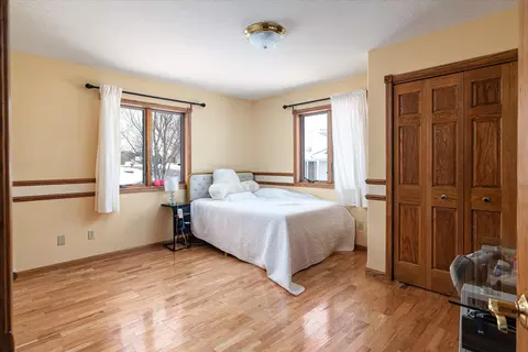 Bedroom - 203 Eagles Blf, La Crescent, MN 55947 photo 5 of 5