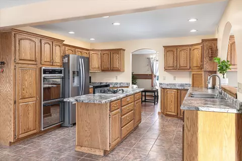 Kitchen - 203 Eagles Blf, La Crescent, MN 55947 photo 2 of 3