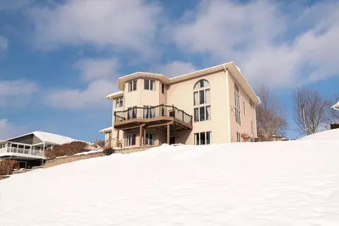 Exterior - 203 Eagles Blf, La Crescent, MN 55947 photo 5 of 7