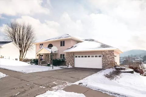 Exterior - 203 Eagles Blf, La Crescent, MN 55947 photo 3 of 7