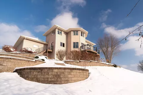 Exterior - 203 Eagles Blf, La Crescent, MN 55947 photo 4 of 7