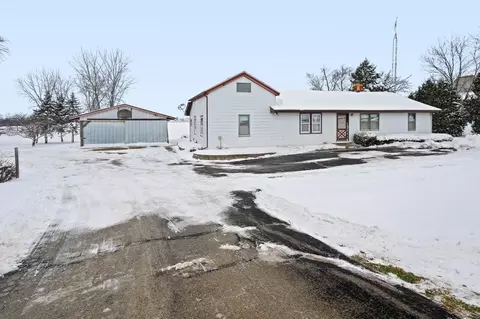 15910 County Line, Yorkville, WI 53177