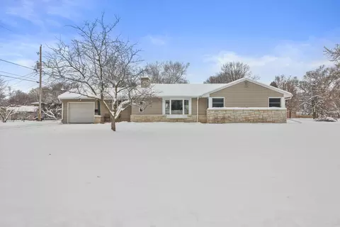 815 Parkview, Mukwonago, WI 53149