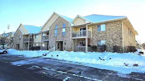 4887 Easy #11, Hartland, WI 53029