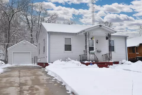 2843 Eisenhower, Racine, WI 53405