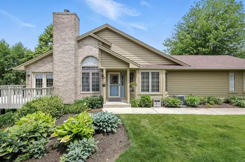 4011 Prairie Vlg #106, Kenosha, WI 53142