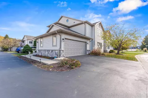 2215 Circle #D, Delafield, WI 53018