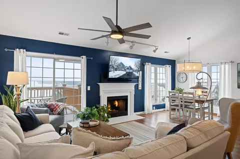 1085 Lakeland #9-23, Geneva, WI 53147