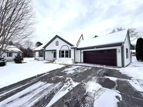 198 Cramer, Dousman, WI 53118