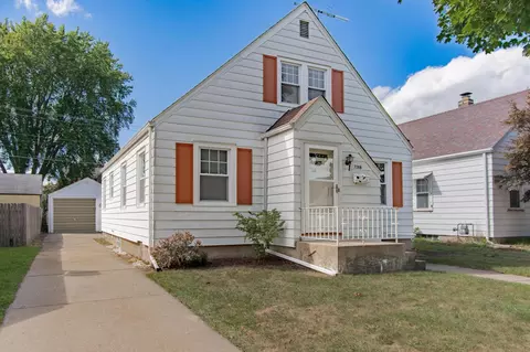 7208 33rd, Kenosha, WI 53142