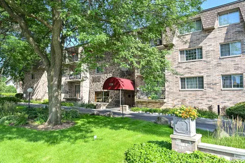 1730 W Green Tree #310, Glendale, WI 53209