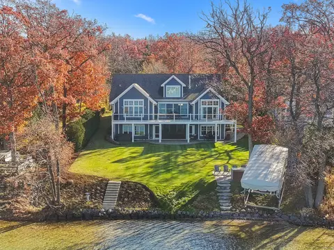 1615 E Lake Shr, Twin Lakes, WI 53181