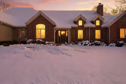 601 N Thornbush, Hartland, WI 53029