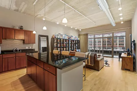 210 S Water #218, Milwaukee, WI 53204