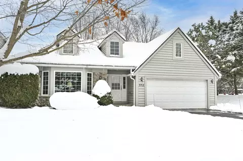 7713 W W Ter, Franklin, WI 53132