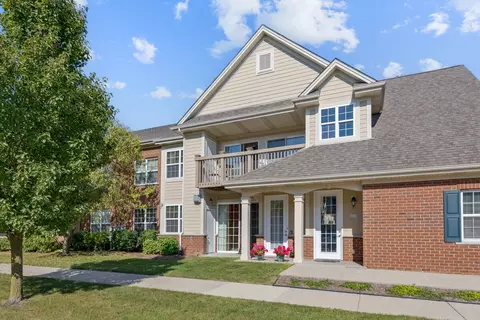 2620 W Colonial Woods, Oak Creek, WI 53154