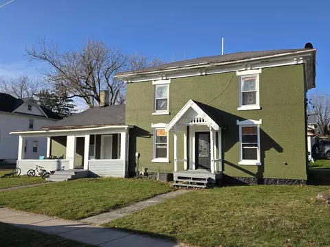 401 S College, Fox Lake, WI 53933