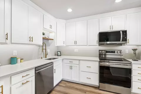 303 E Henry Clay #306, Whitefish Bay, WI 53217