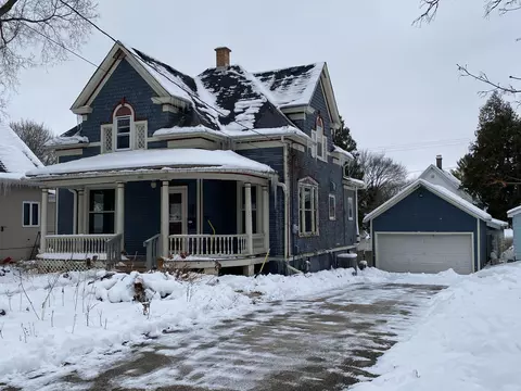 441 Hawthorn, Burlington, WI 53105