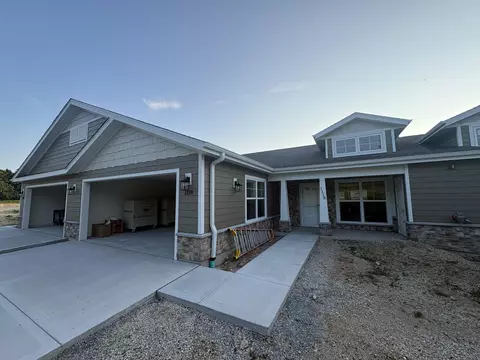 1118 Harbor, West Bend, WI 53095