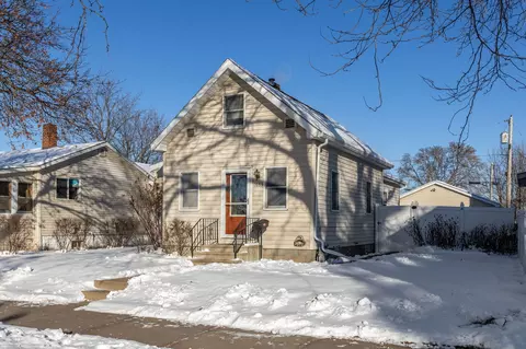 1653 Redfield, La Crosse, WI 54601