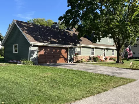 w163s7358 Bay Ln, Muskego, WI 53150