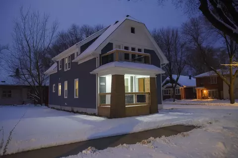 402 W Melvina, Milwaukee, WI 53212