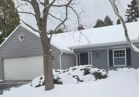 1027 W Shaker, Mequon, WI 53092