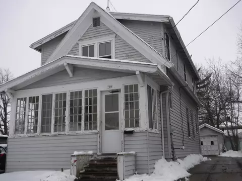 708 N 10th, Manitowoc, WI 54220
