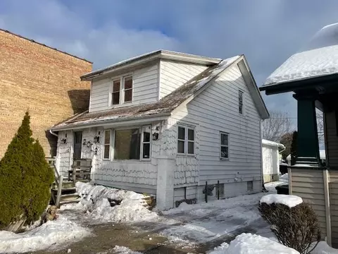 2013 Taylor, Racine, WI 53403