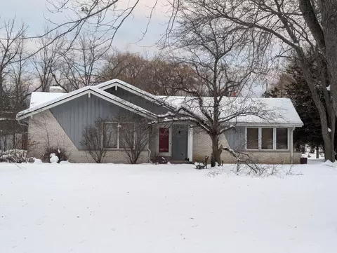 10872 N San Marino, Mequon, WI 53092