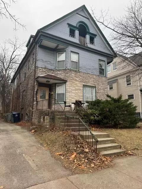 2734 N Murray, Milwaukee, WI 53211