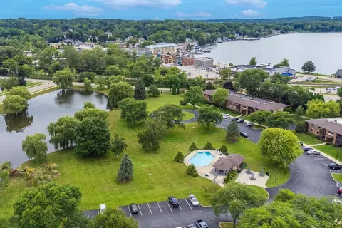 339 Park Hl #H, Pewaukee, WI 53072