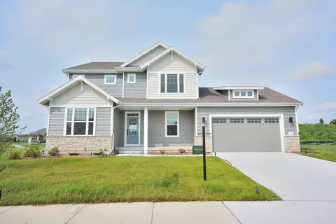 637 Standing Stone, Waukesha, WI 53189