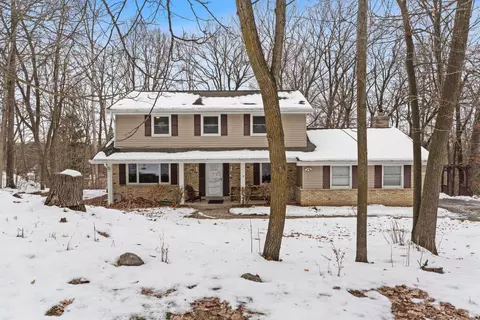 n77w22266 Wooded Hls, Lisbon, WI 53089
