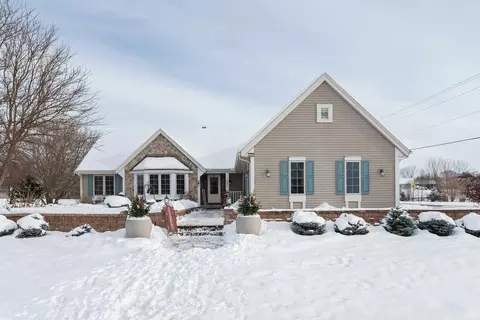 1401 Country Clb, Watertown, WI 53098