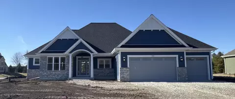 n945 Winds Way, Oconomowoc, WI 53066