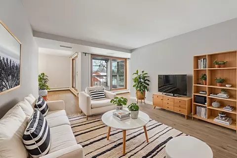 5200 S Tuckaway #250C, Greenfield, WI 53221