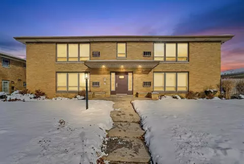 9118 W Grantosa, Milwaukee, WI 53225