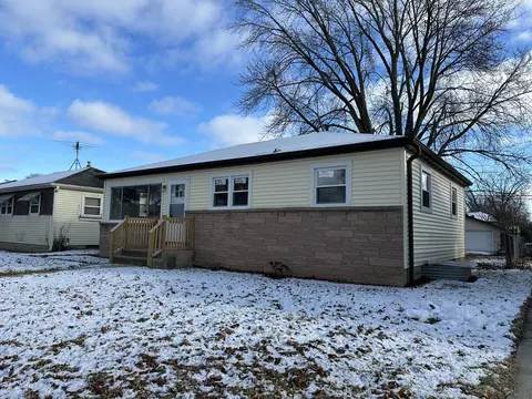 8133 W W Gln, Milwaukee, WI 53218