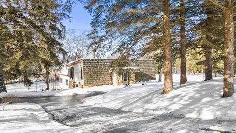 2231 N Glendale, Summit, WI 53066